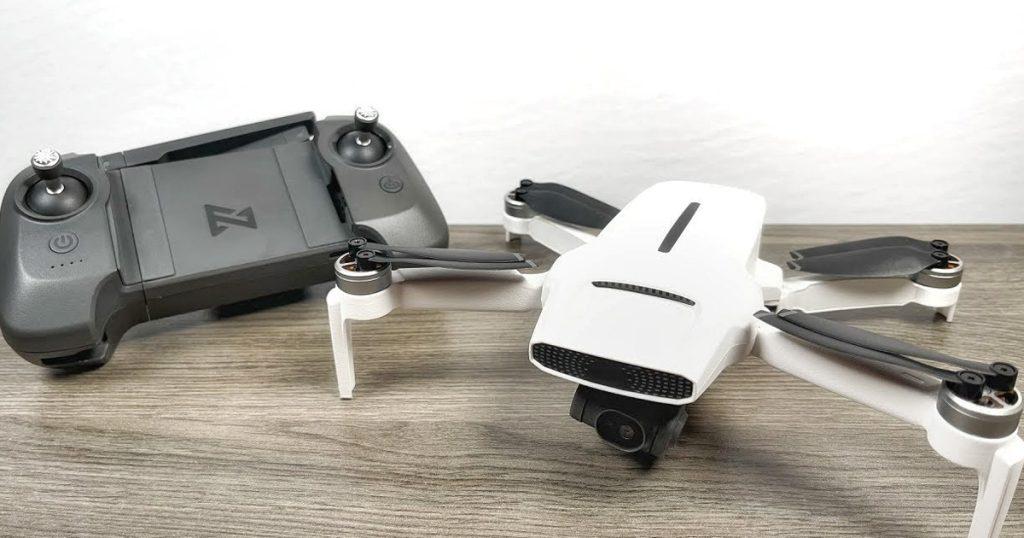FIMI X8 MINI with its controller
